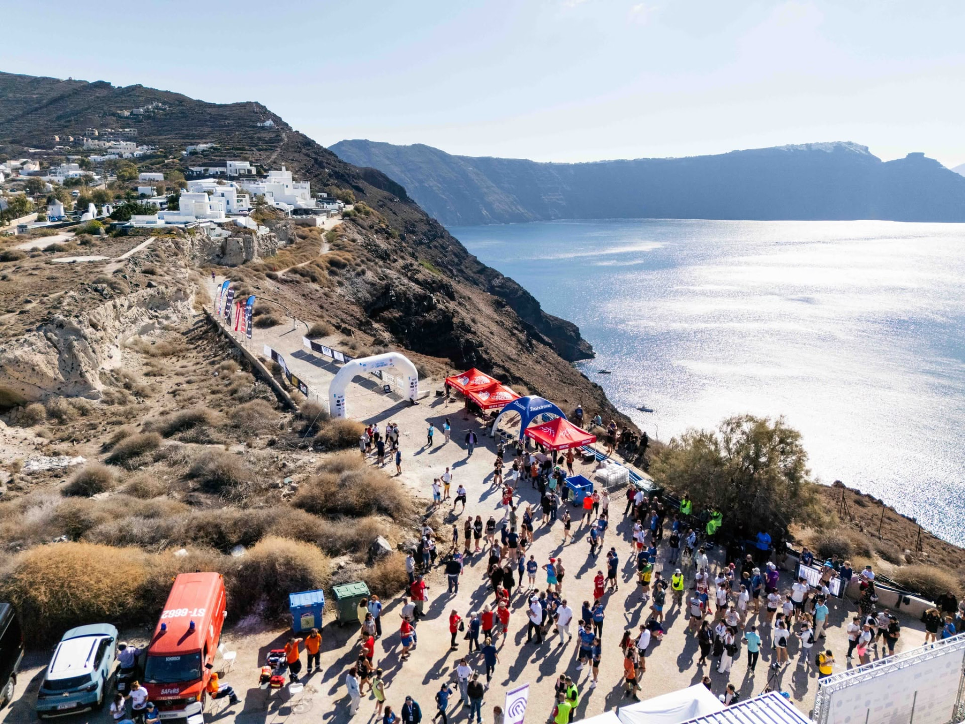 Η αφετηρία των αγώνων trail πάνω από την καλντέρα